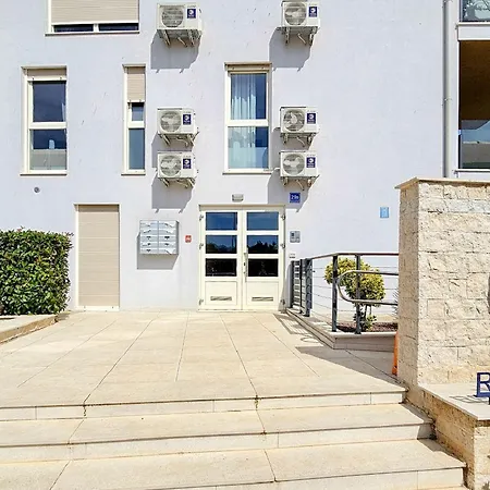 Atemberaubendes Nur 300 Meter Zum Strand Mit Pool, 2 Balkonen, Klima, Wifi *