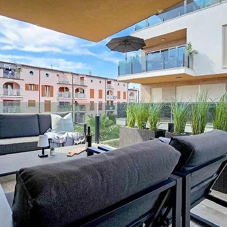 Atemberaubendes Nur 300 Meter Zum Strand Mit Pool, 2 Balkonen, Klima, Wifi Апартаменты Новиград