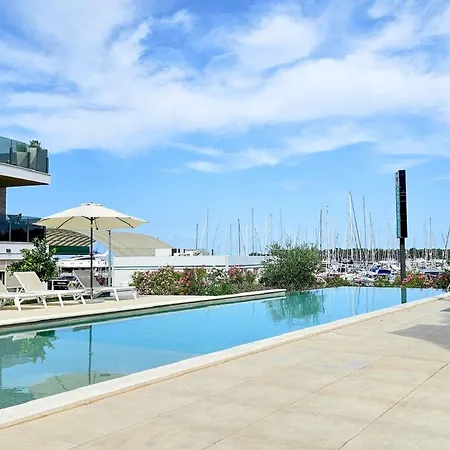 Atemberaubendes Nur 300 Meter Zum Strand Mit Pool, 2 Balkonen, Klima, Wifi *