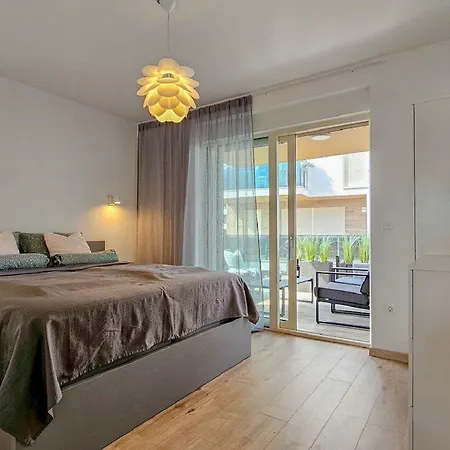 Апартаменты Atemberaubendes Nur 300 Meter Zum Strand Mit Pool, 2 Balkonen, Klima, Wifi
