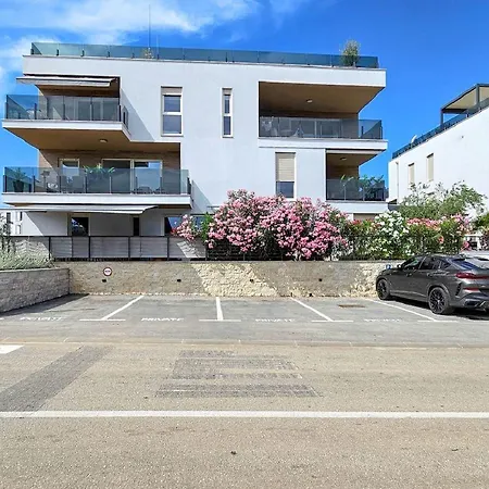 Atemberaubendes Nur 300 Meter Zum Strand Mit Pool, 2 Balkonen, Klima, Wifi *