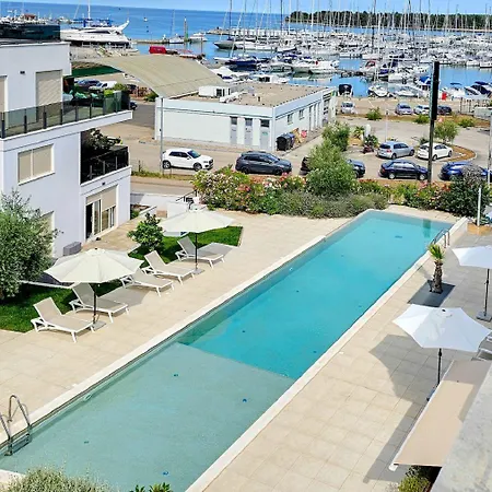Апартаменты Atemberaubendes Nur 300 Meter Zum Strand Mit Pool, 2 Balkonen, Klima, Wifi *