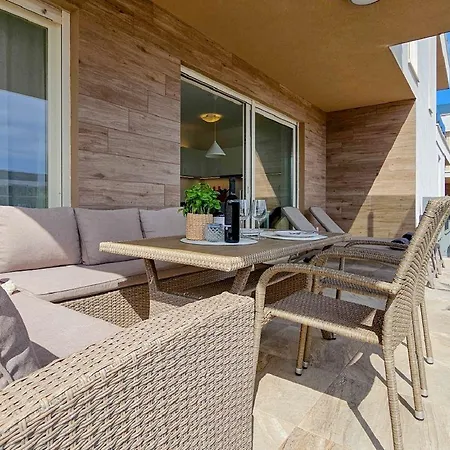Atemberaubendes Nur 300 Meter Zum Strand Mit Pool, 2 Balkonen, Klima, Wifi