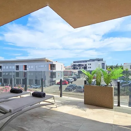 Atemberaubendes Nur 300 Meter Zum Strand Mit Pool, 2 Balkonen, Klima, Wifi Новиград